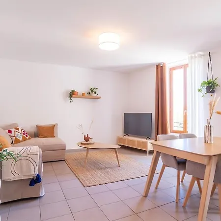 Bright And Confortable In Downtown Blm